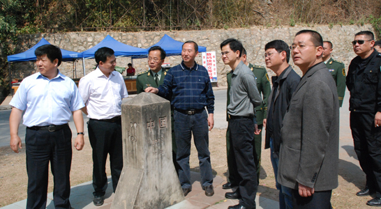 省委政法委秘书长胡小成到西双版纳州边境一线调研