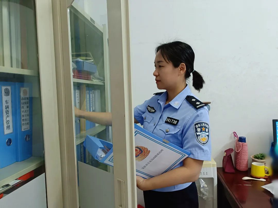 干劲十足的派出所内勤